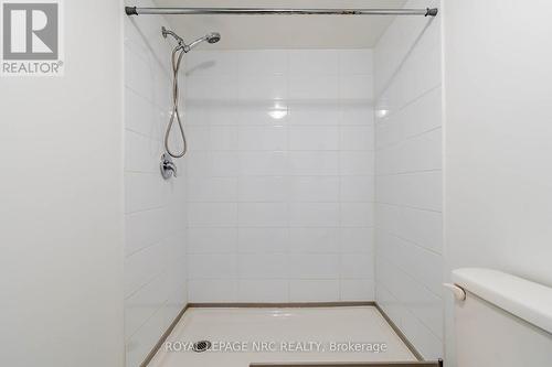 2 - 275 Pelham Road N, St. Catharines (462 - Rykert/Vansickle), ON - Indoor Photo Showing Bathroom