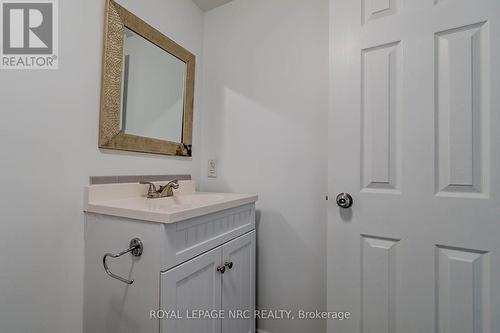 2 - 275 Pelham Road N, St. Catharines (462 - Rykert/Vansickle), ON - Indoor Photo Showing Bathroom