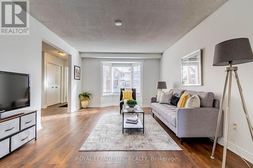 2 - 275 Pelham Road N, St. Catharines (462 - Rykert/Vansickle), ON - Indoor Photo Showing Living Room