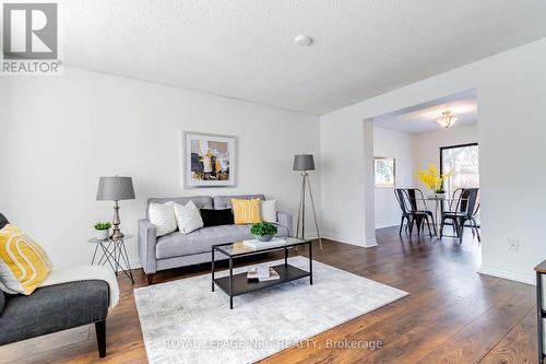 2 - 275 Pelham Road N, St. Catharines (462 - Rykert/Vansickle), ON - Indoor Photo Showing Living Room