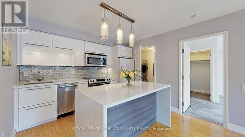 1701 - 21 Carlton Street, Toronto, ON - Indoor Photo Showing Kitchen With Upgraded Kitchen