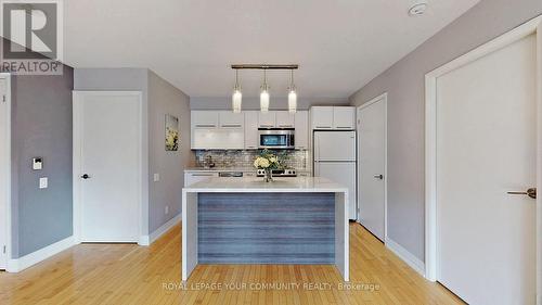 1701 - 21 Carlton Street, Toronto, ON - Indoor Photo Showing Kitchen