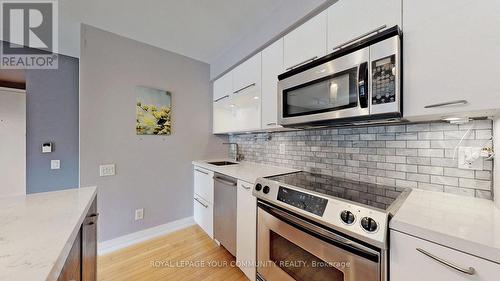 1701 - 21 Carlton Street, Toronto, ON - Indoor Photo Showing Kitchen