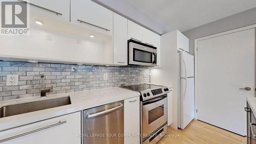 1701 - 21 Carlton Street, Toronto, ON - Indoor Photo Showing Kitchen