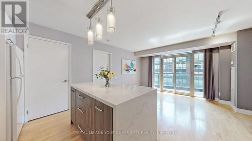 1701 - 21 Carlton Street, Toronto, ON - Indoor