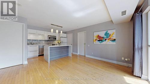 1701 - 21 Carlton Street, Toronto, ON - Indoor Photo Showing Kitchen