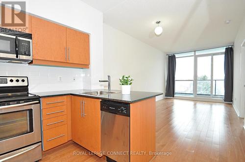 419 - 2885 Bayview Avenue, Toronto, ON - Indoor Photo Showing Kitchen