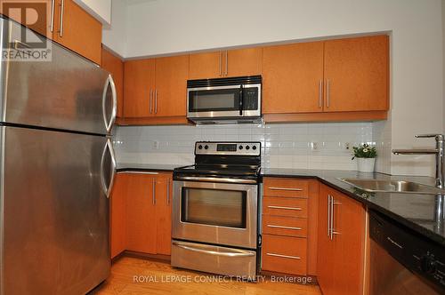 419 - 2885 Bayview Avenue, Toronto, ON - Indoor Photo Showing Kitchen