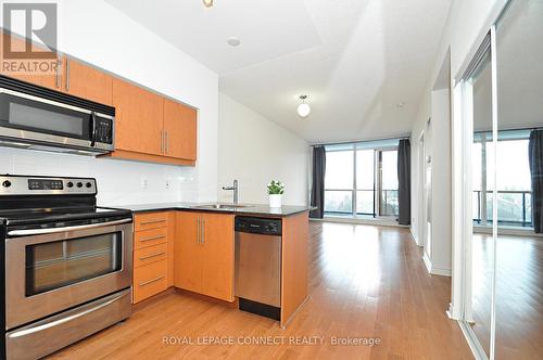 419 - 2885 Bayview Avenue, Toronto, ON - Indoor Photo Showing Kitchen