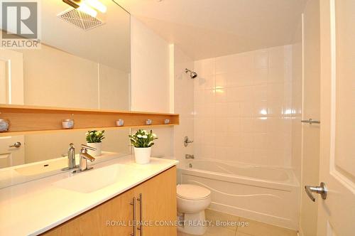 419 - 2885 Bayview Avenue, Toronto, ON - Indoor Photo Showing Bathroom