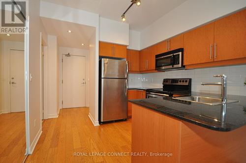 419 - 2885 Bayview Avenue, Toronto, ON - Indoor Photo Showing Kitchen