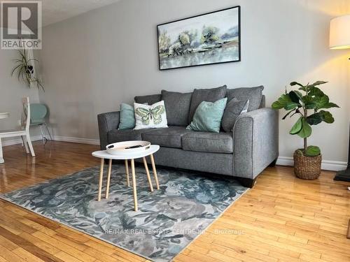 173 Raylawn Crescent, Halton Hills, ON - Indoor Photo Showing Living Room