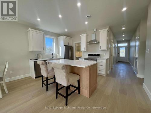 72 Mercedes Cres Crescent N, Kincardine, ON - Indoor Photo Showing Kitchen With Upgraded Kitchen