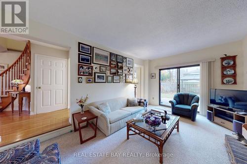 42 Gaslight Crescent, Toronto, ON - Indoor Photo Showing Living Room