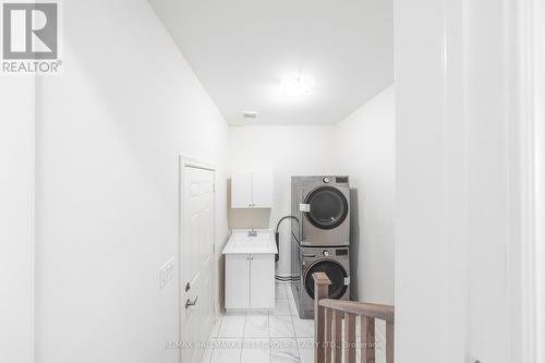 2193 Crystal Drive, Oshawa, ON - Indoor Photo Showing Laundry Room