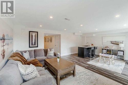 3460 Vernon Powell Drive, Oakville, ON - Indoor Photo Showing Living Room