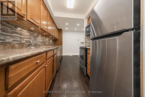 3 Greenwich Circle, Brampton, ON - Indoor Photo Showing Kitchen With Double Sink