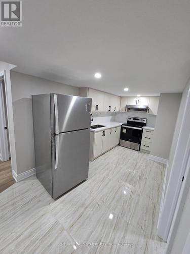 10 Vincena Road, Caledon, ON - Indoor Photo Showing Kitchen