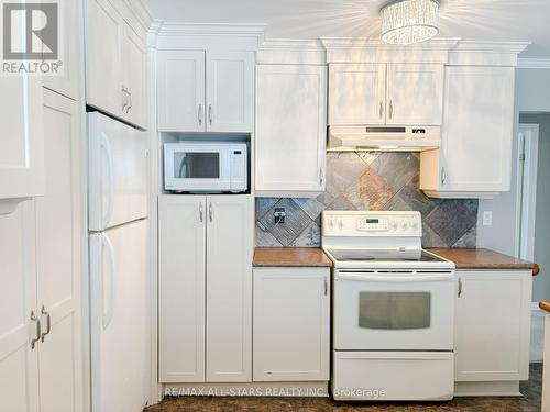 521 Lake Drive E, Georgina, ON - Indoor Photo Showing Kitchen