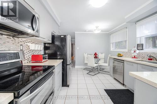 3050 Lenester Drive, Mississauga, ON - Indoor Photo Showing Kitchen