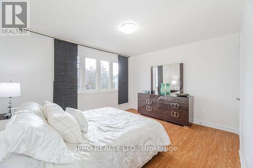 3050 Lenester Drive, Mississauga, ON - Indoor Photo Showing Bedroom