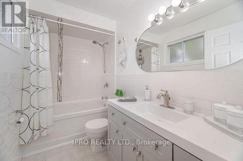 3050 Lenester Drive, Mississauga, ON - Indoor Photo Showing Bathroom