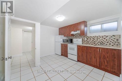 3050 Lenester Drive, Mississauga, ON - Indoor Photo Showing Kitchen