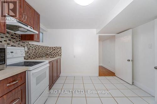 3050 Lenester Drive, Mississauga, ON - Indoor Photo Showing Kitchen