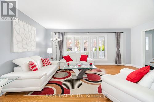 3050 Lenester Drive, Mississauga, ON - Indoor Photo Showing Living Room