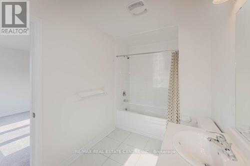 86 - 166 Deerpath Drive, Guelph, ON - Indoor Photo Showing Bathroom