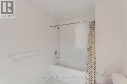 86 - 166 Deerpath Drive, Guelph, ON - Indoor Photo Showing Bathroom