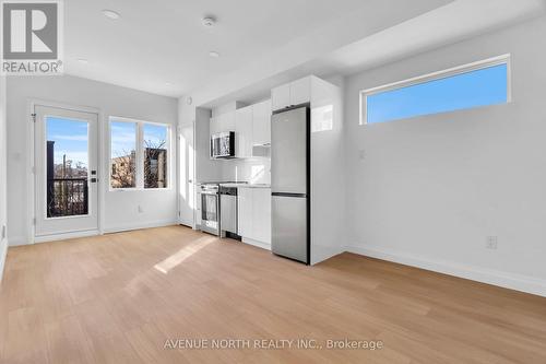 101 - 368 Tweedsmuir Avenue, Ottawa, ON - Indoor Photo Showing Kitchen