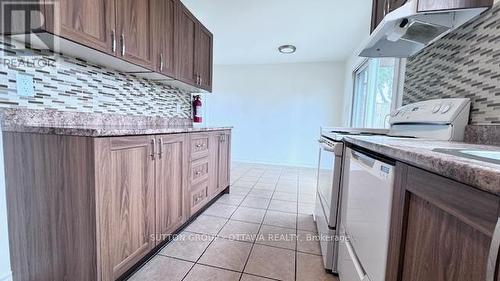 191 - 2111 Montreal Road N, Ottawa, ON - Indoor Photo Showing Kitchen