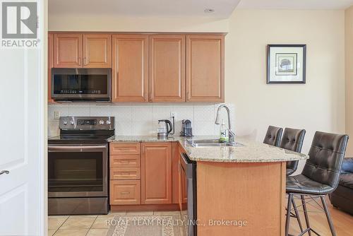 24 - 871 New Westminster Drive, Vaughan, ON - Indoor Photo Showing Kitchen With Double Sink