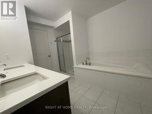 405 Cornice Street, Ottawa, ON - Indoor Photo Showing Bathroom