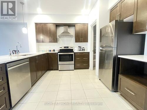 405 Cornice Street, Ottawa, ON - Indoor Photo Showing Kitchen With Stainless Steel Kitchen