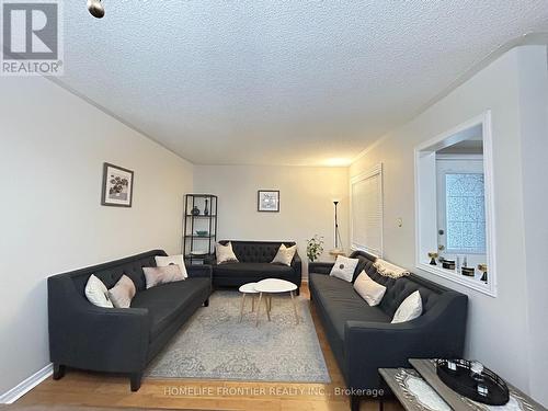 36 - 2555 Thomas Street, Mississauga, ON - Indoor Photo Showing Living Room