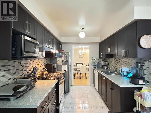 36 - 2555 Thomas Street, Mississauga, ON - Indoor Photo Showing Kitchen With Double Sink With Upgraded Kitchen