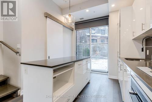 155 - 38 Howard Park Avenue, Toronto, ON - Indoor Photo Showing Kitchen With Upgraded Kitchen