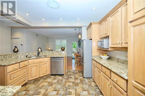 7 Scottdale Court, Pelham, ON - Indoor Photo Showing Kitchen