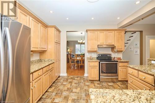 7 Scottdale Court, Pelham, ON - Indoor Photo Showing Kitchen