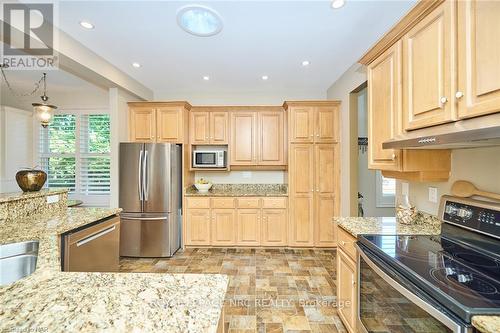 7 Scottdale Court, Pelham, ON - Indoor Photo Showing Kitchen