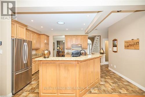 7 Scottdale Court, Pelham, ON - Indoor Photo Showing Kitchen