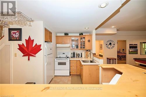 7 Scottdale Court, Pelham, ON - Indoor Photo Showing Kitchen