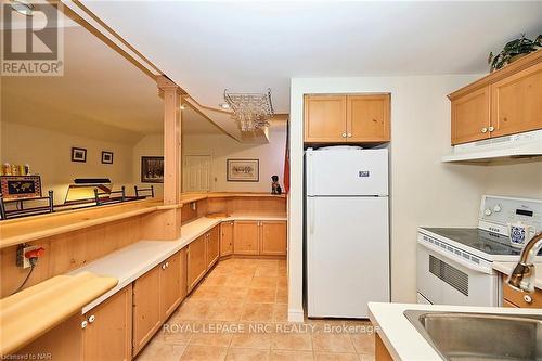 7 Scottdale Court, Pelham, ON - Indoor Photo Showing Kitchen