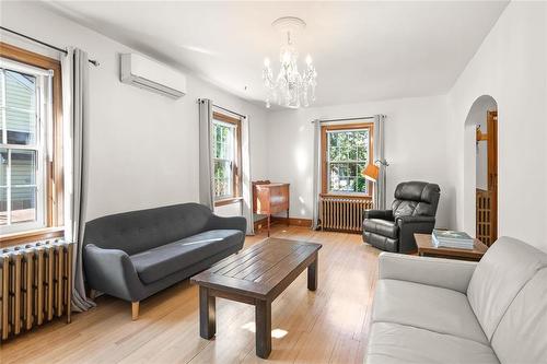 251 Duffield Street, Winnipeg, MB - Indoor Photo Showing Living Room