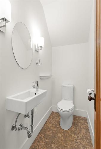 251 Duffield Street, Winnipeg, MB - Indoor Photo Showing Bathroom