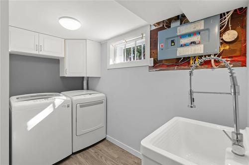 251 Duffield Street, Winnipeg, MB - Indoor Photo Showing Laundry Room