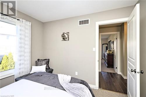 98 Cardinal Crescent, Welland, ON - Indoor Photo Showing Bedroom