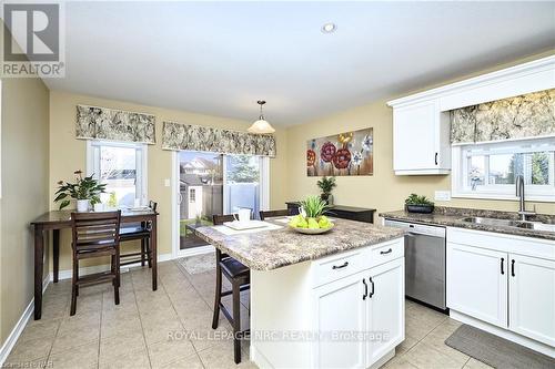 98 Cardinal Crescent, Welland, ON - Indoor Photo Showing Kitchen With Double Sink